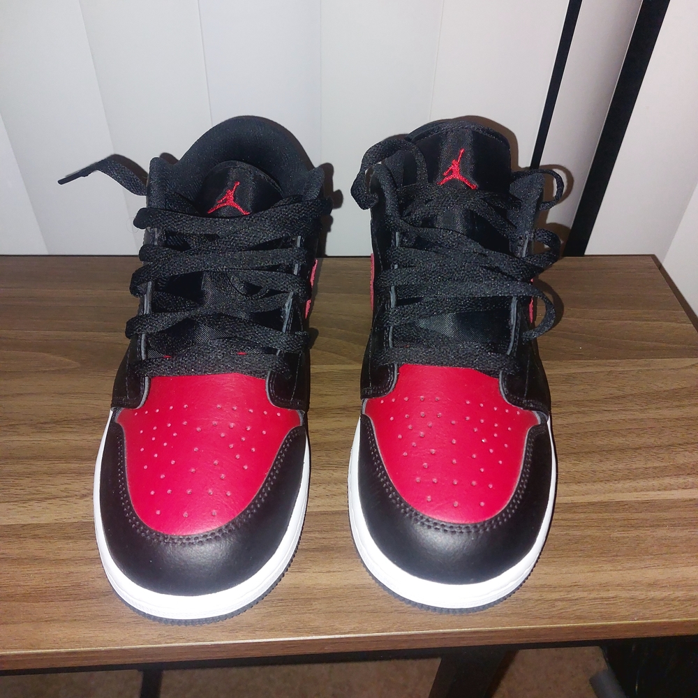 Nike Kids Black and Red Sneakers